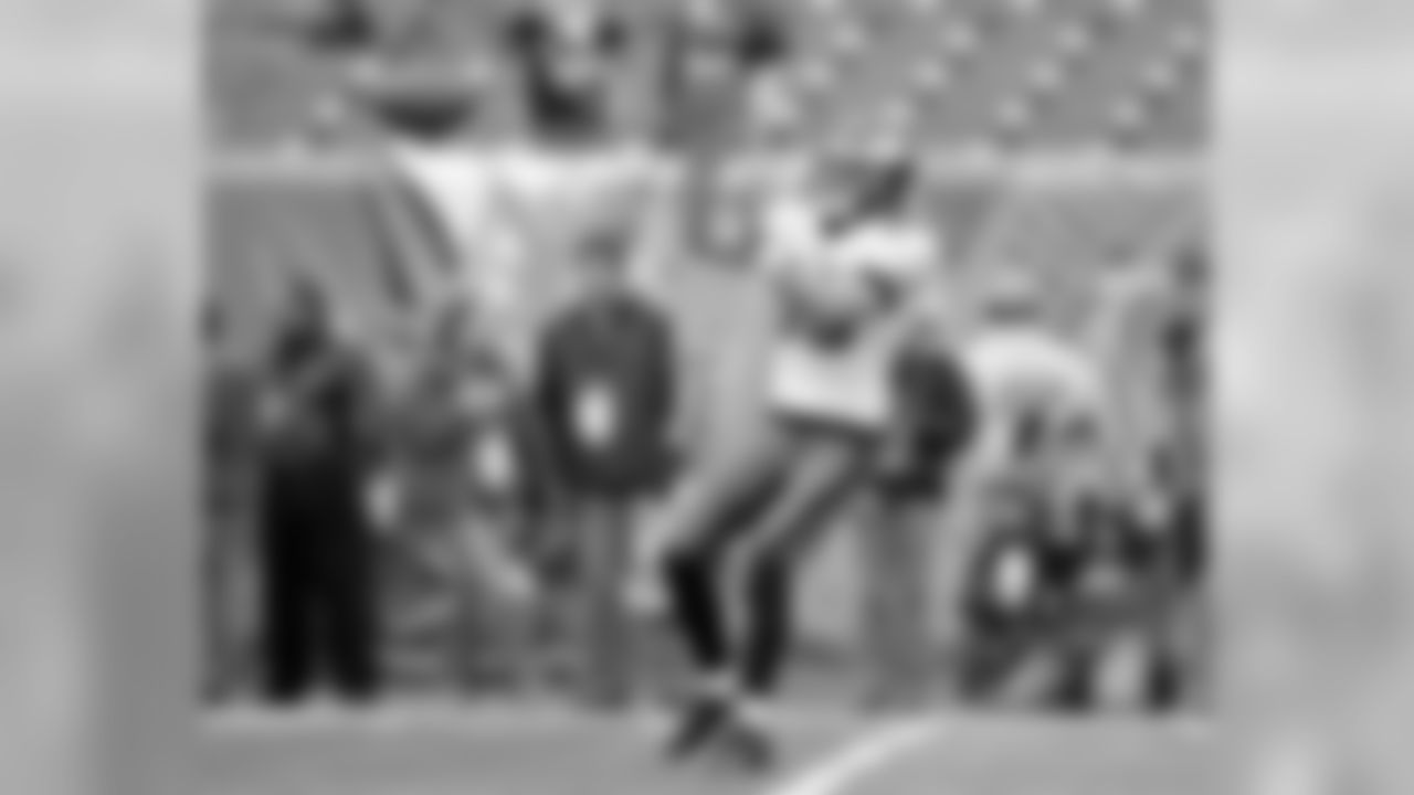 WR Kevin Curtis in warmups