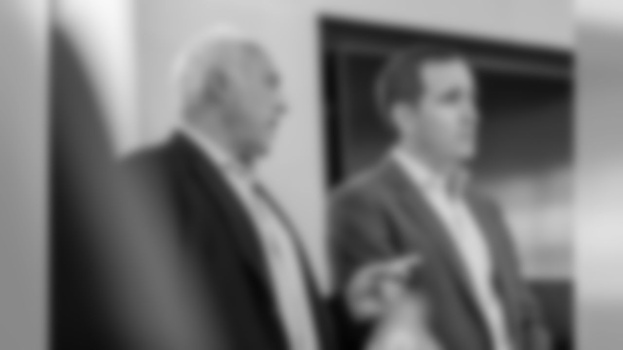 Jeffrey Lurie speaking to Howie Roseman.