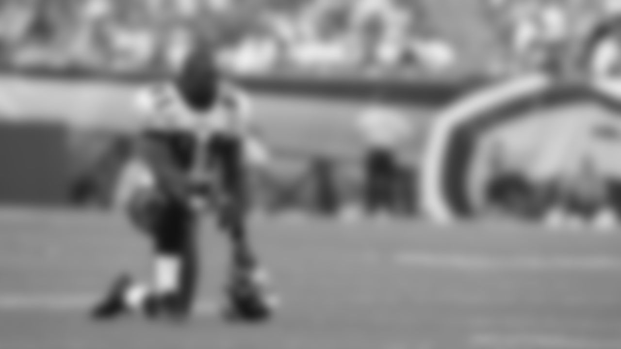 Terrell Owens scores three touchdowns in Eagles debut.