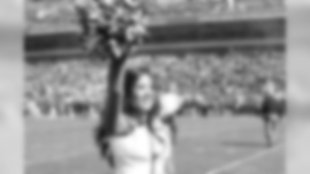Eagles Cheer