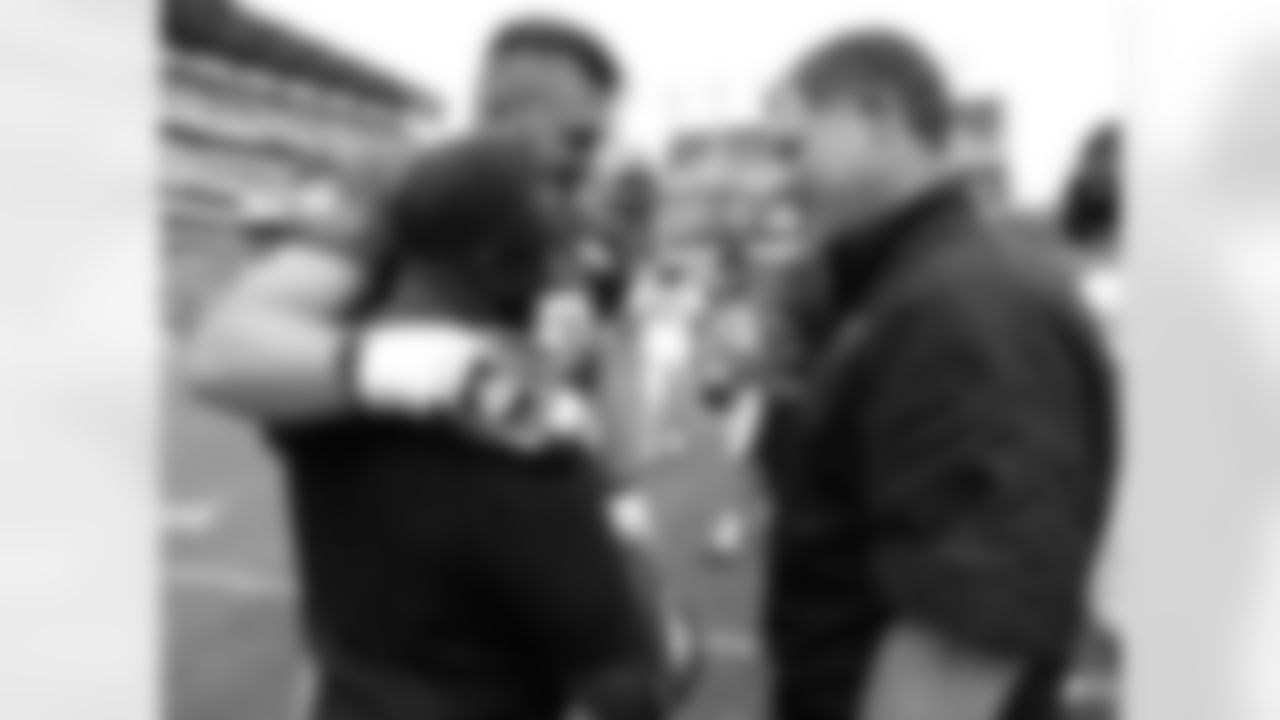 Former RB Brian Westbrook catches up with G Todd Herremans and offensive coordinator Pat Shurmur