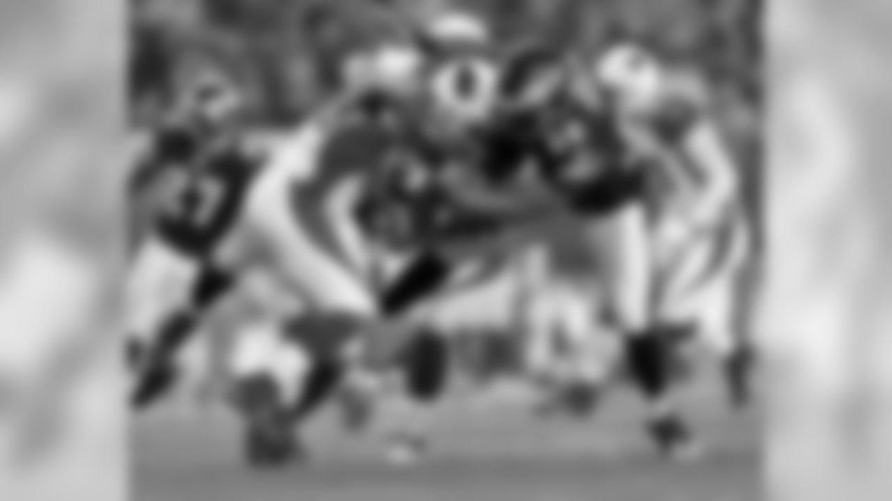 LB Akeem Jordan wraps up Cards RB J.J. Arrington