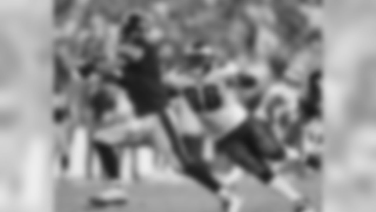 LB Omar Gaither on the pass rush