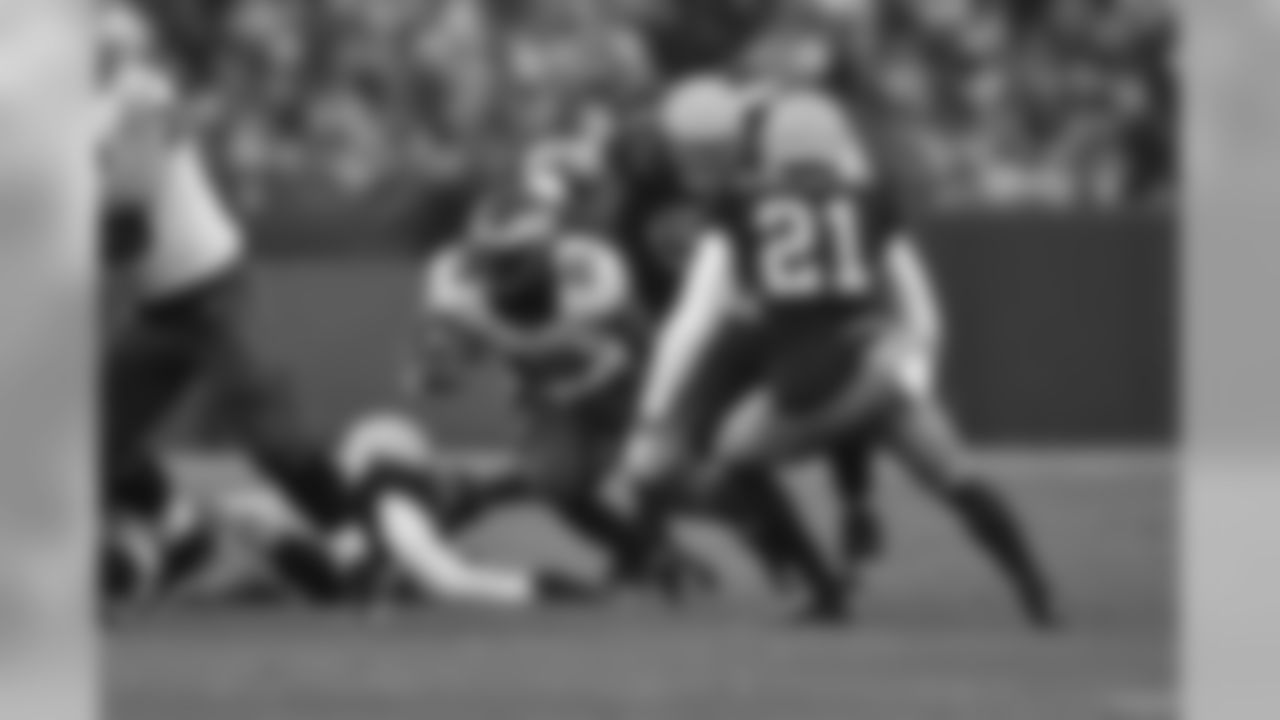 RB LeSean McCoy cutting through potential tacklers
