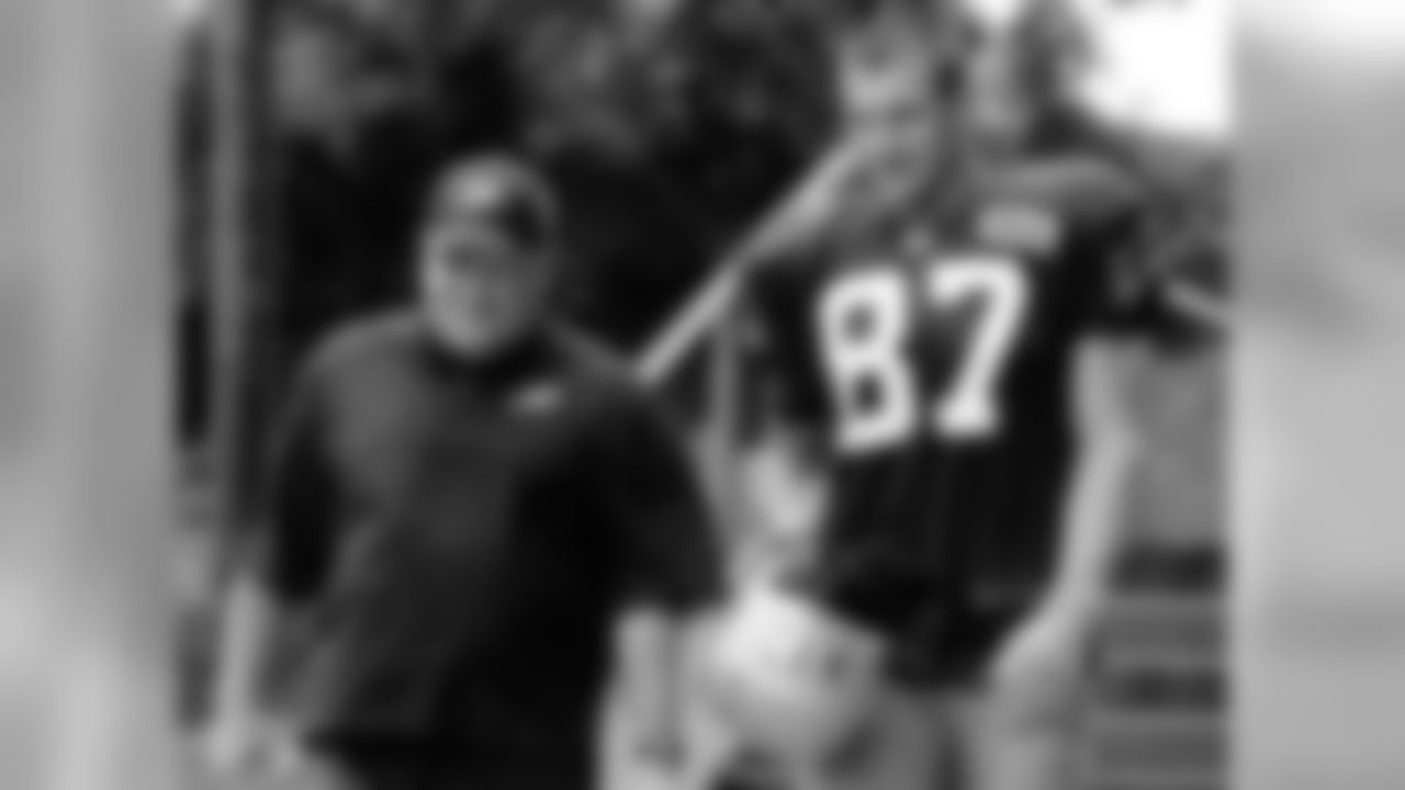 Head coach Chip Kelly and Patriots TE Rob Gronkowski