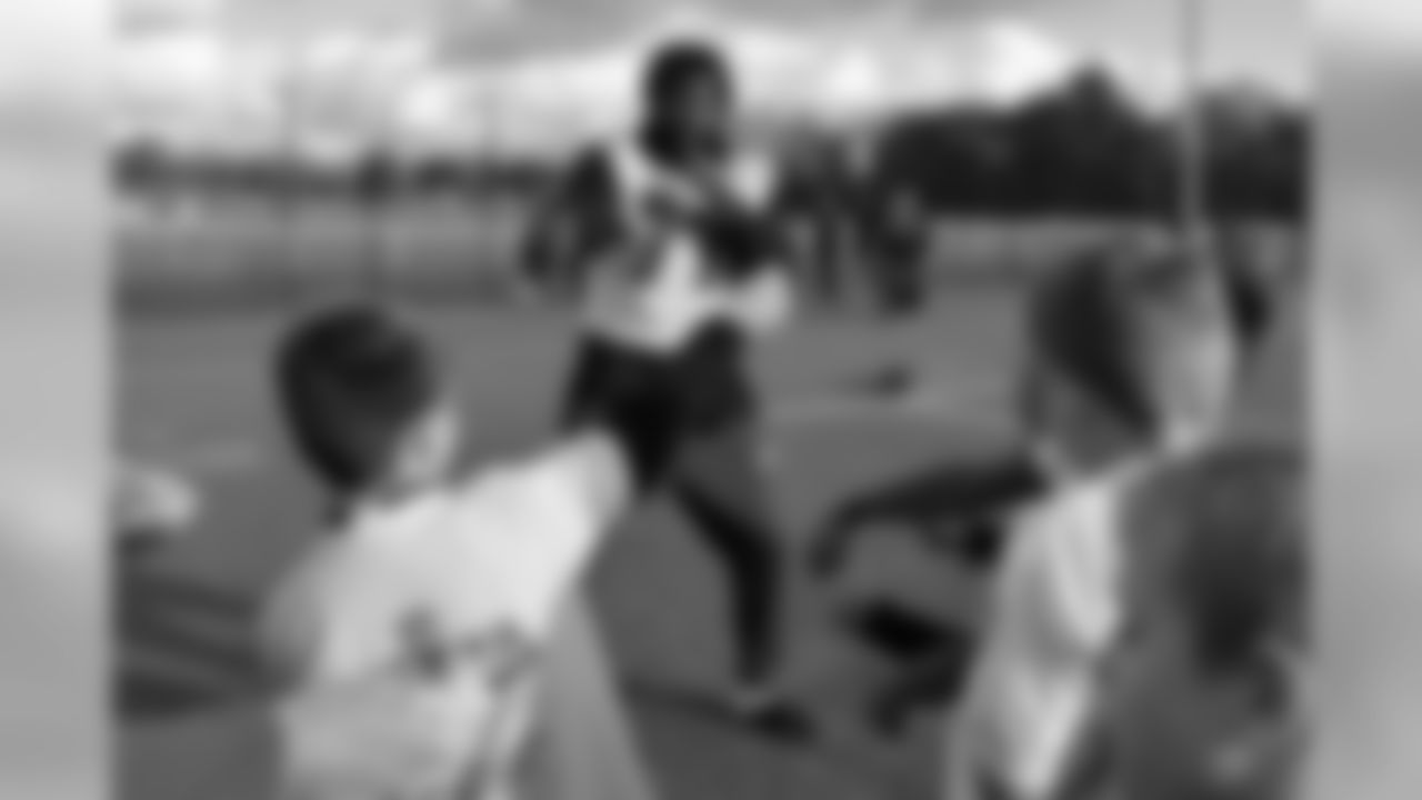DE Michael Bennett helping the kids get excited