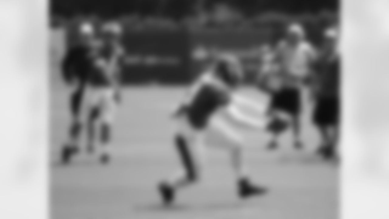 RB David Fluellen reaches out to make the catch