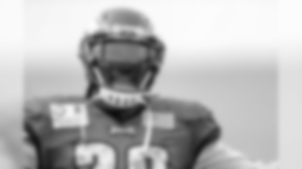 RB LeGarrette Blount smiles for the camera.