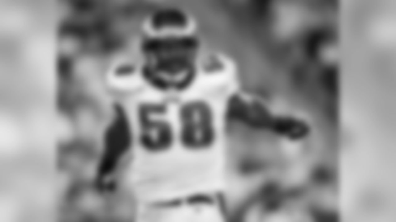 DE Trent Cole celebrates sack vs. Patriots