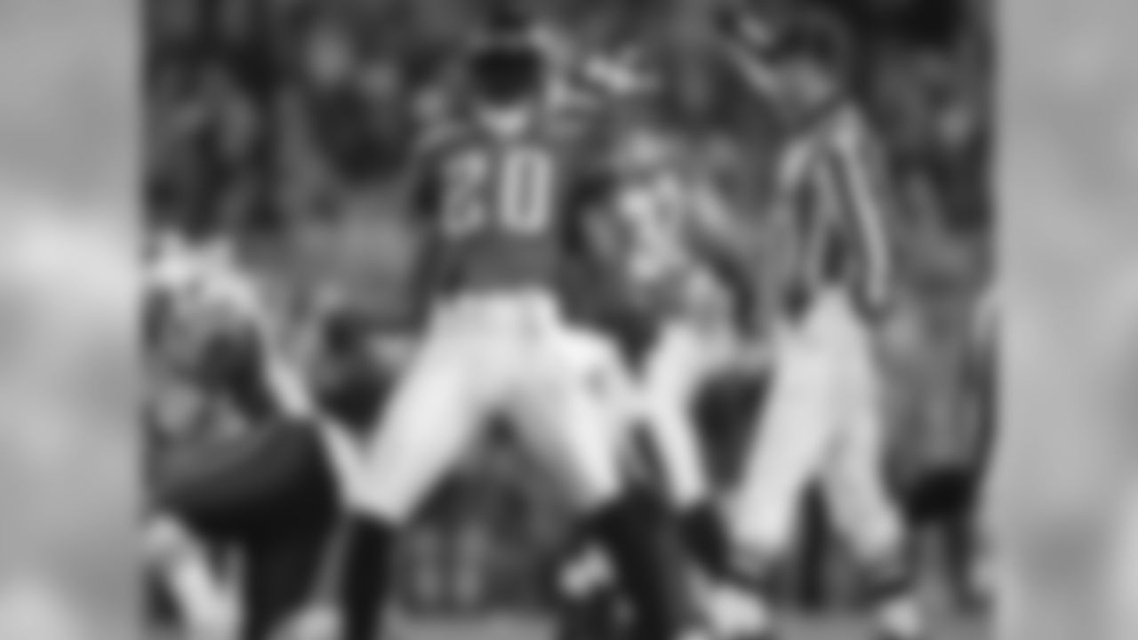 Brian Dawkins celebrates a tackle in Super Bowl XXXIX.