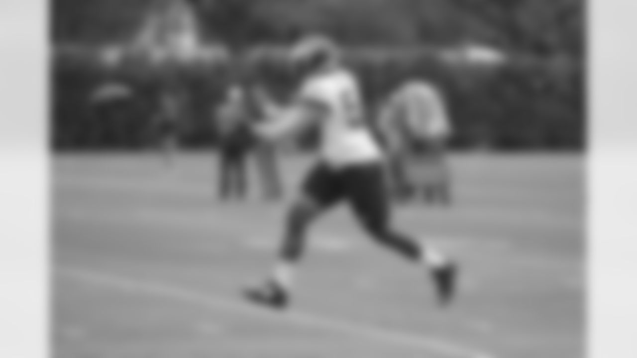 LB Deontae Skinner runs towards the ball