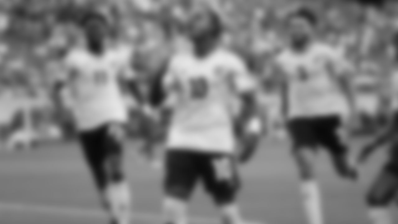 Jamaica's Darren Mattocks (10) celebrates his goal against Panama