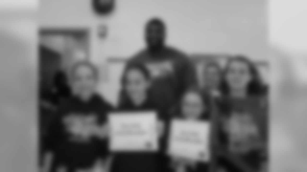 Vinny Curry poses with some students