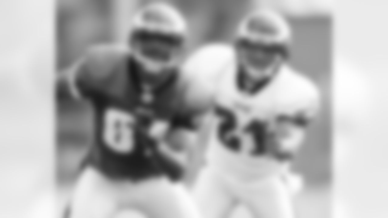 CB Joselio Hanson defends WR Jason Avant