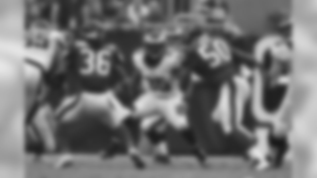 RB LeSean McCoy dodging through the line