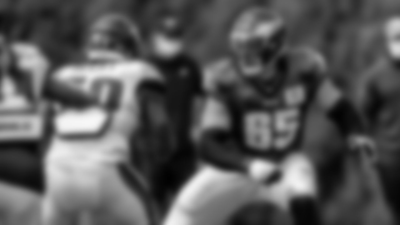 T Lane Johnson going against DE Genard Avery