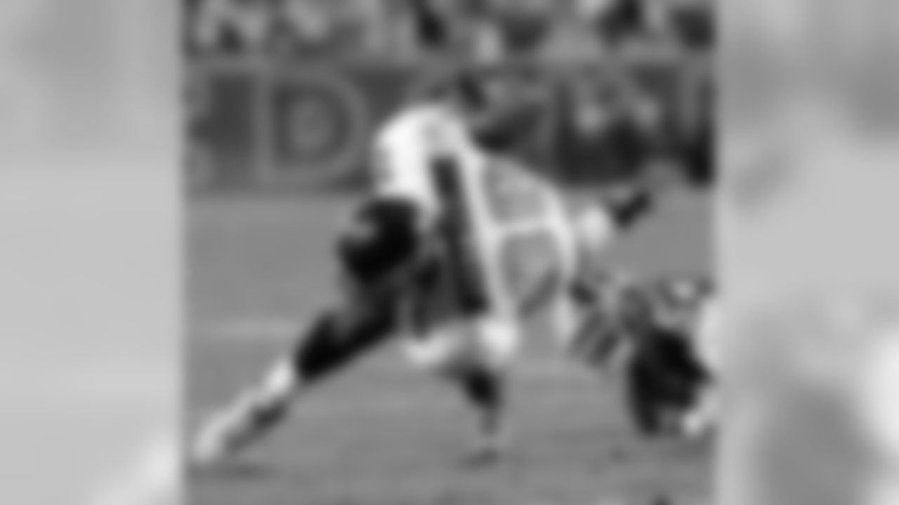 This is the suspected play that produced the torn tricep injury to RB Brian Westbrook.