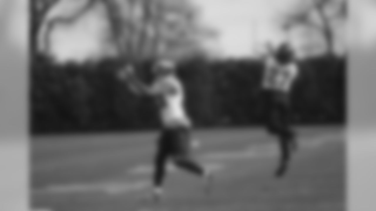 CB Nolan Carroll, S Malcolm Jenkins