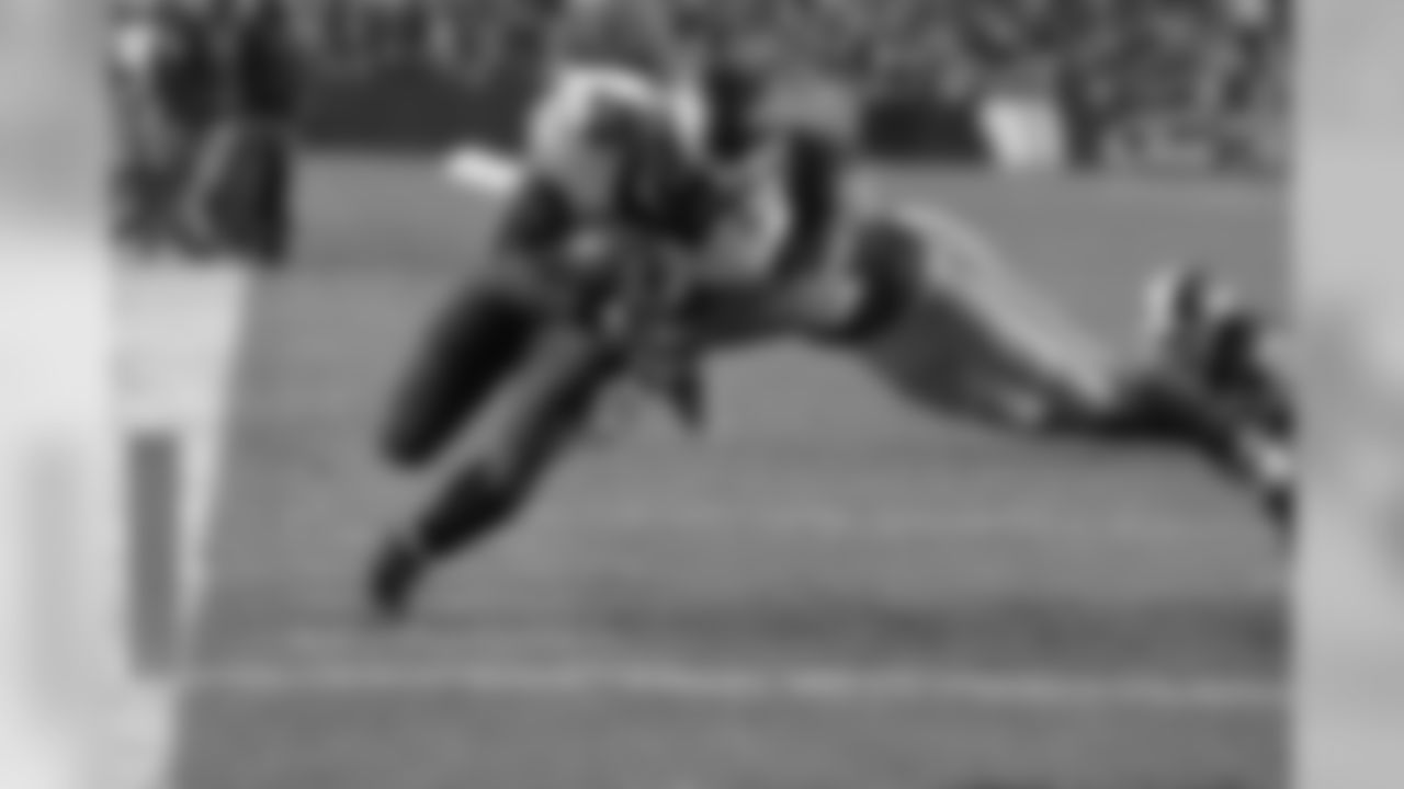 RB LeSean McCoy rushing for the touchdown!