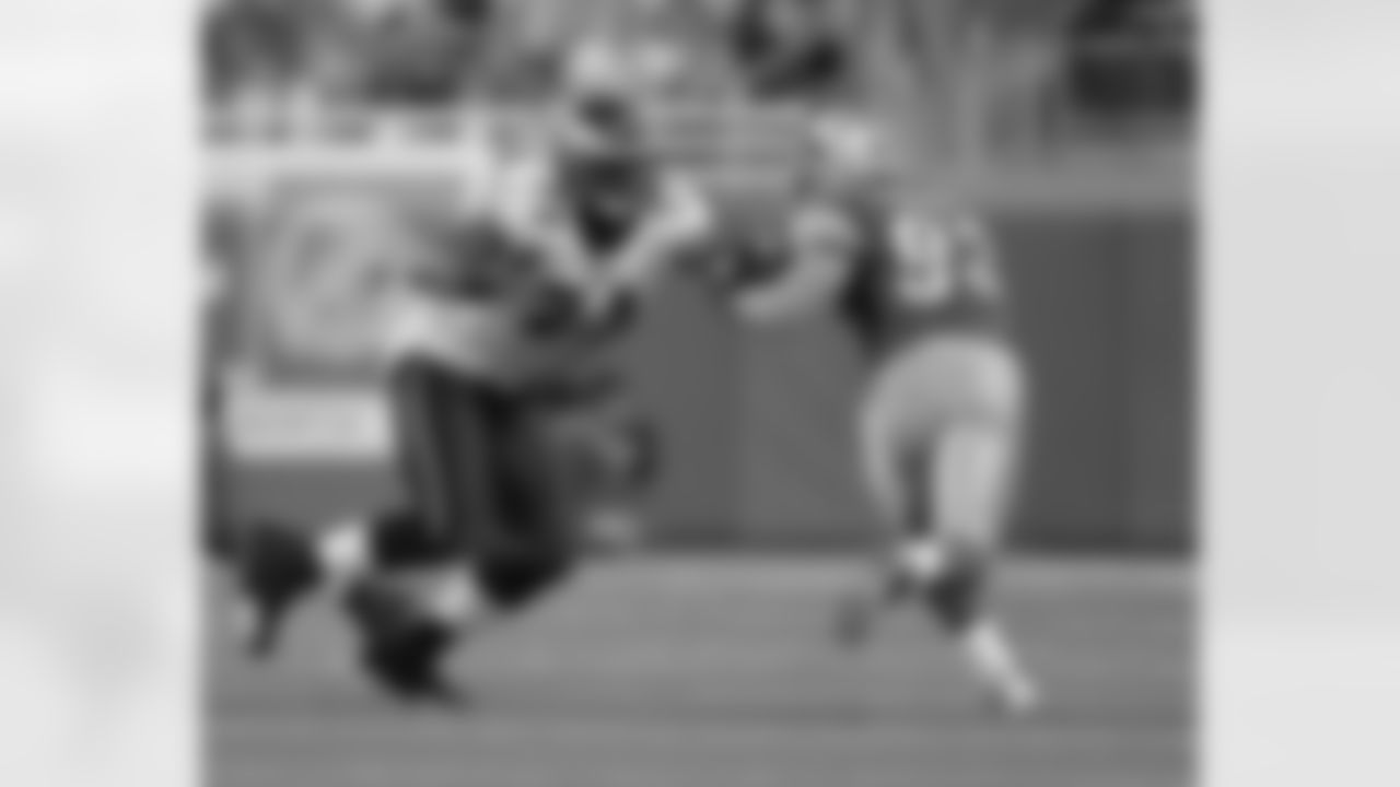 OL Jason Peters