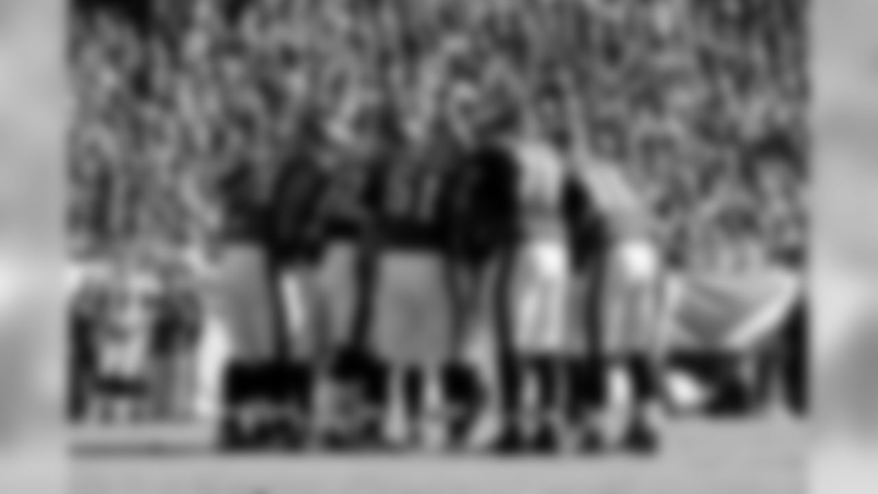 Eagles offensive huddle