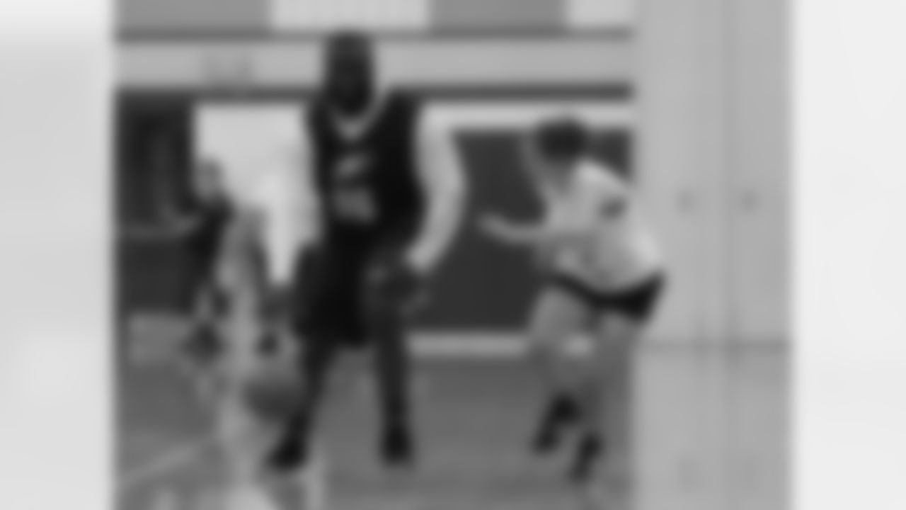 Nose tackle Bennie Logan goes on the offensive