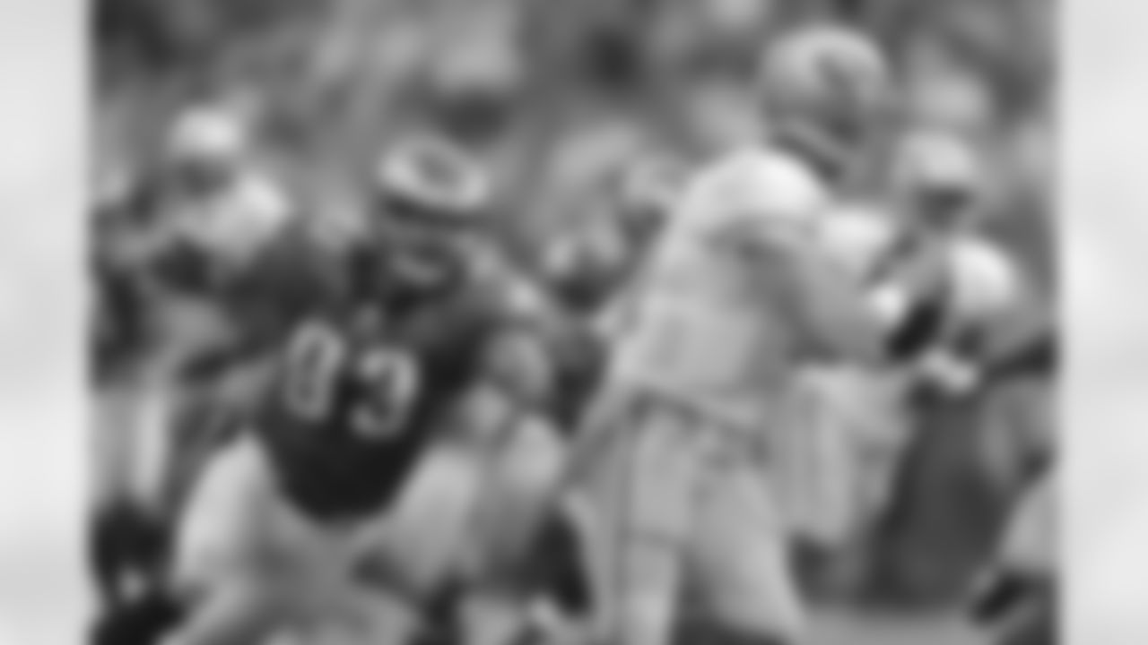 Jason Babin applies pressure