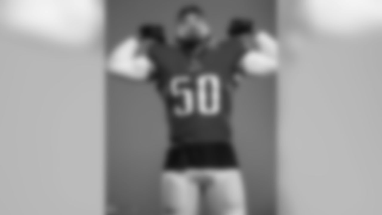 LB Duke Riley: "Thankful to still be doing what I love!! 26 never felt so good!!!!"