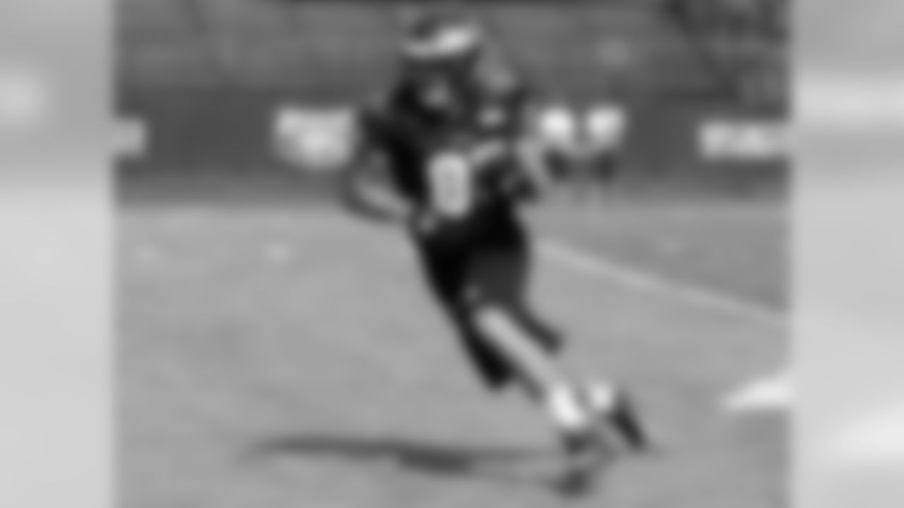 TE Brett Brackett runs after catching a pass during practice