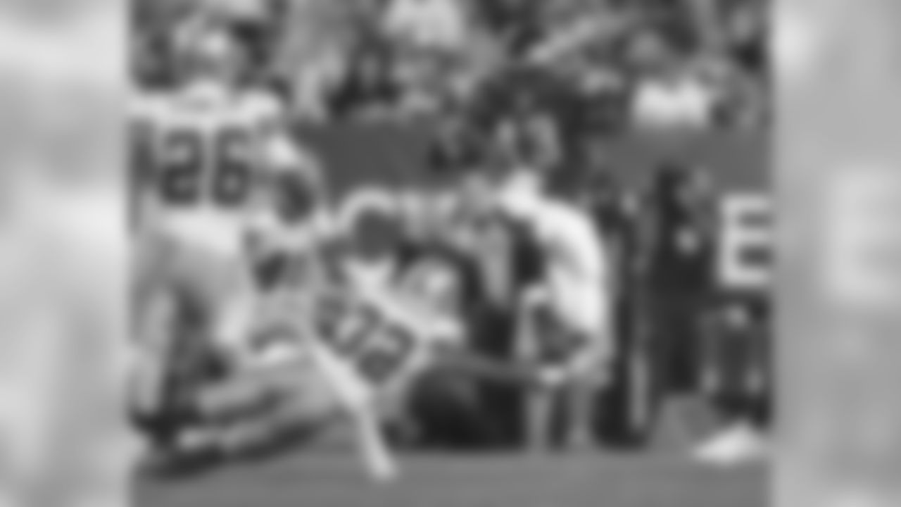 FB Leonard Weaver shows off some athleticism