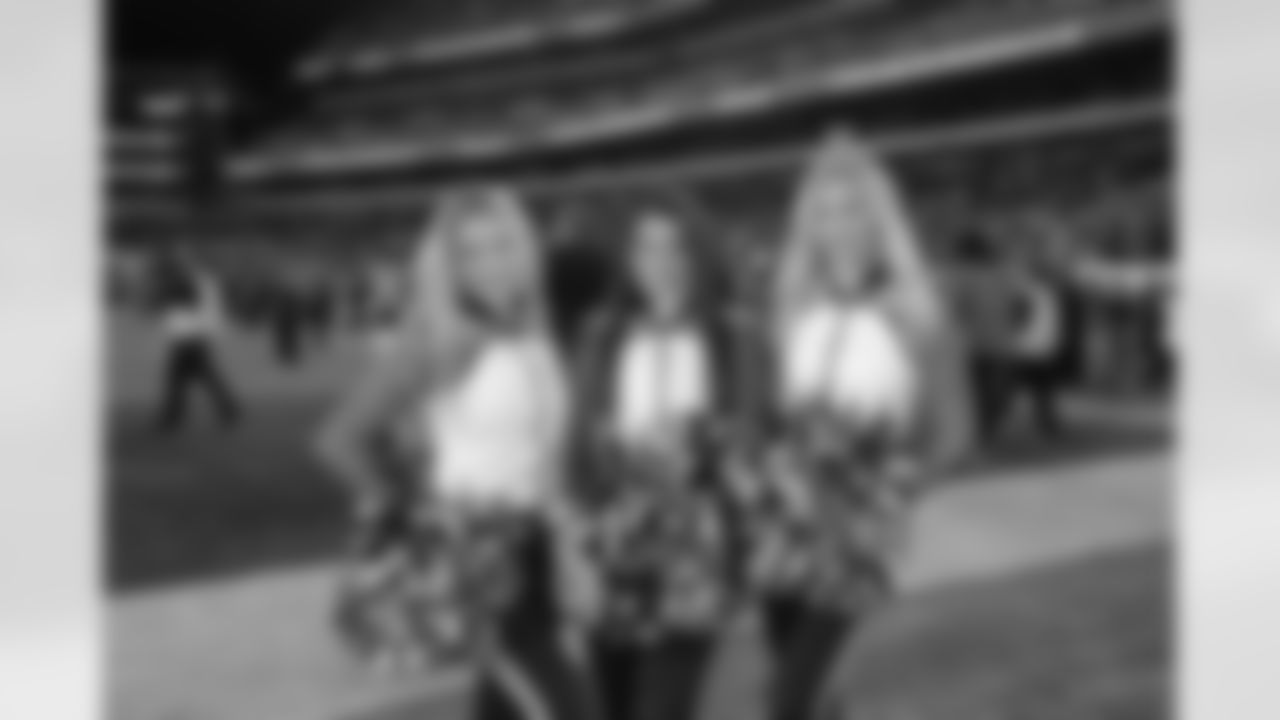 Michelle, Rachel and Nicole during team warm-ups