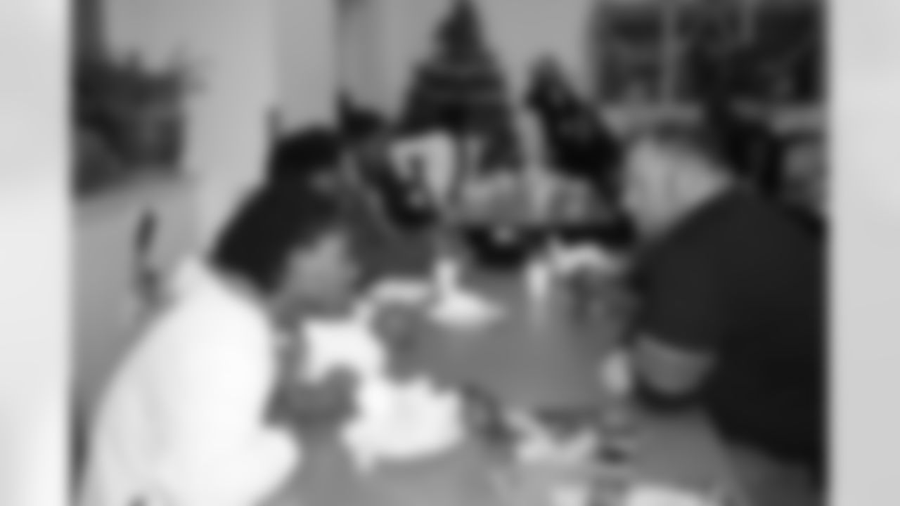 Eagles and Tony Luke visit Covenant House