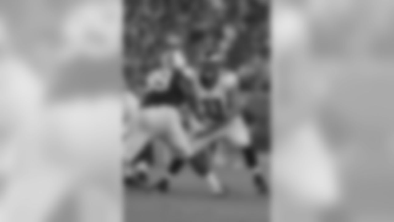 Graf was recruited by many Pac-12 schools, including Chip Kelly and Oregon, but decided to follow in the footsteps of his father, Allen, and brother, Derek, who both played at USC