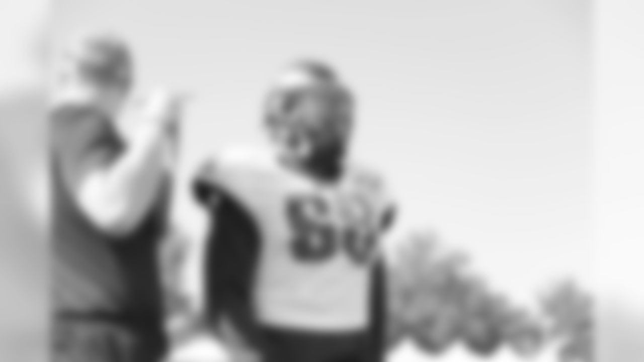 DE Derek Barnett