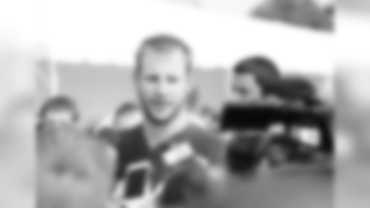 QB Carson Wentz