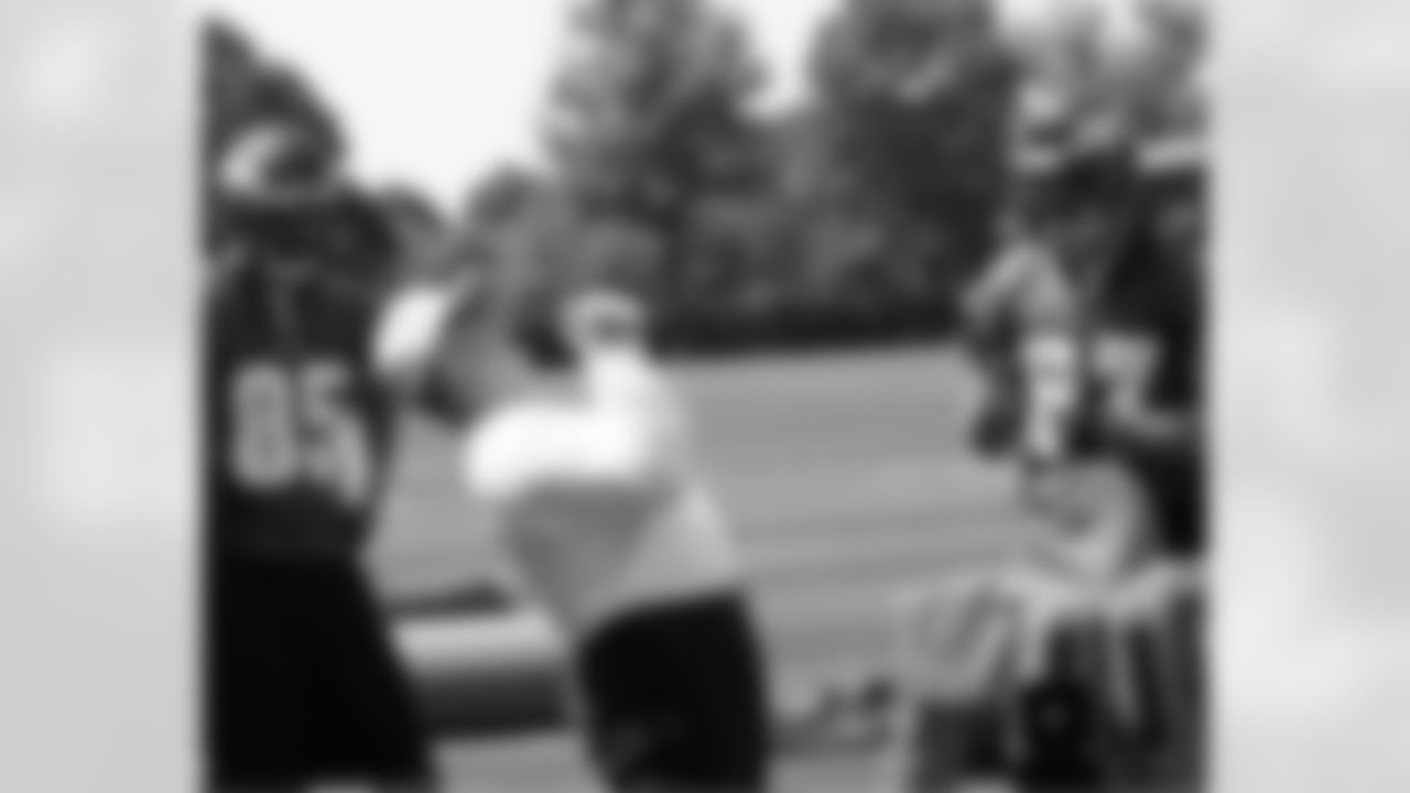 TEs coach Tom Melvin works on some blocking techniques with TEs Lee Vickers (left) and rookie Brent Celek
