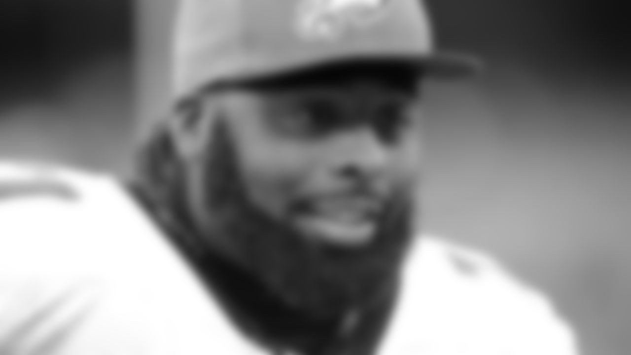 Eagles' OT Jason Peters celebrates the victory in Oakland.