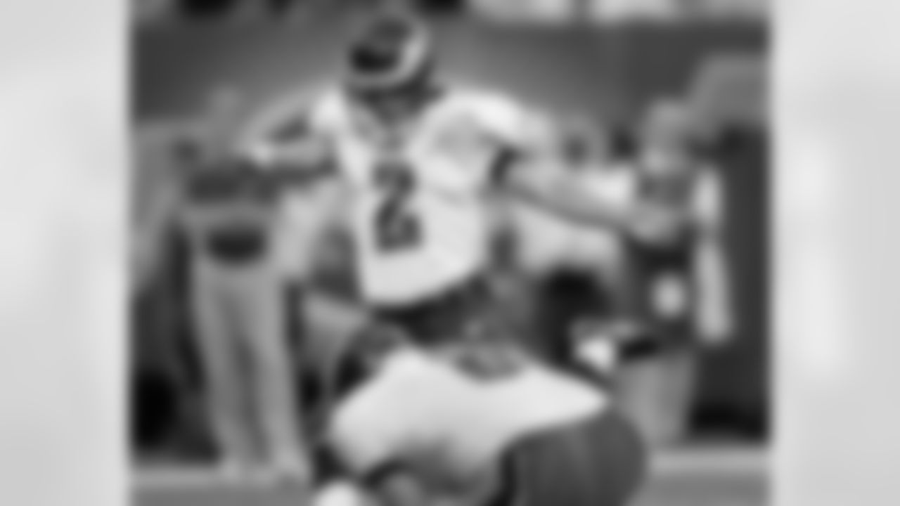 K David Akers does his thing