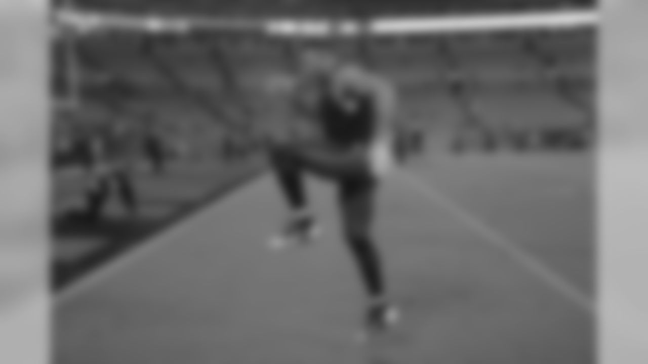 LB Connor Barwin