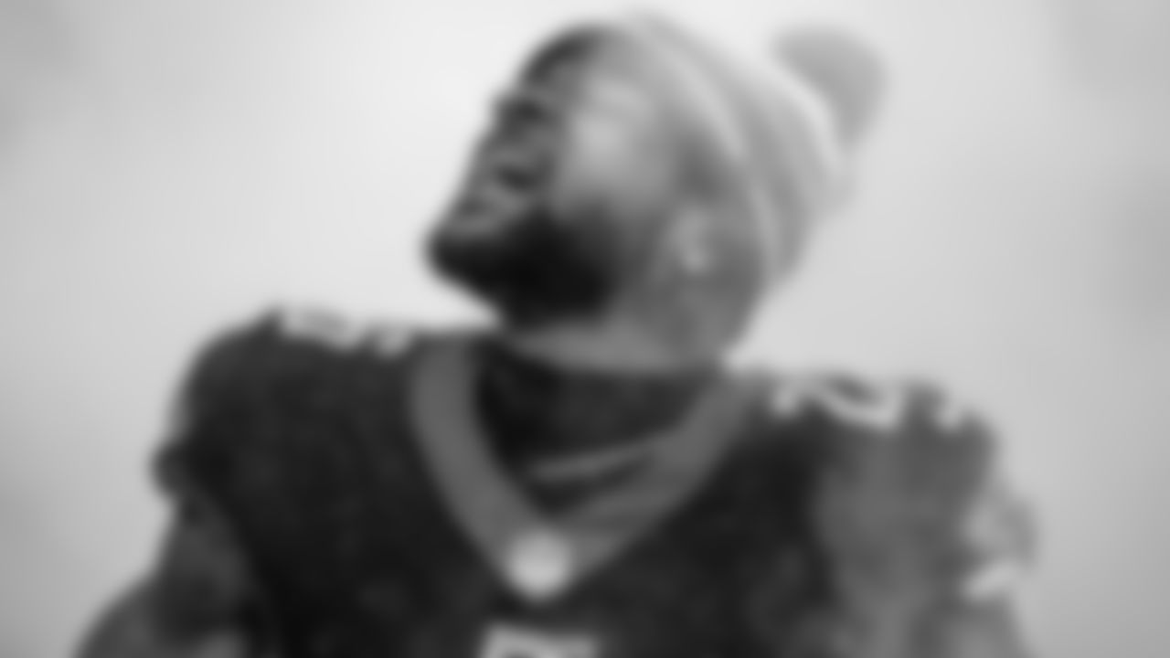RB Miles Sanders