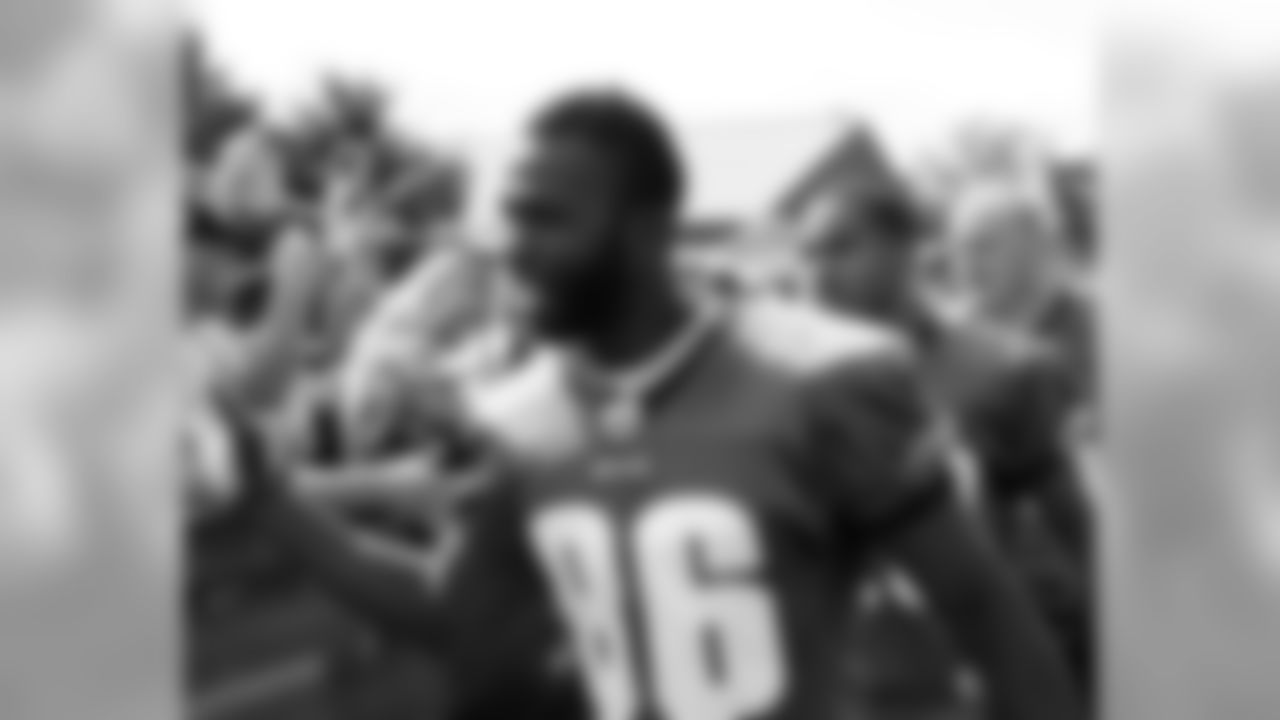 WR Reggie Brown leads a group of his teammates as they offer thanks to the supportive fans