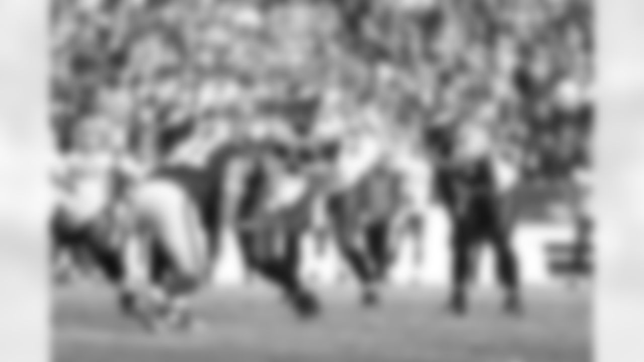 Eagles' offense lines up before the snap