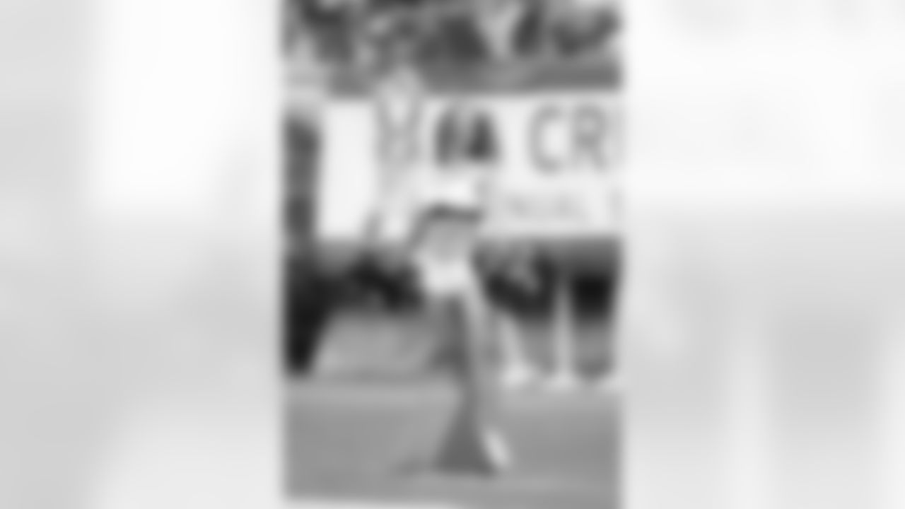 Eagles Cheerleader