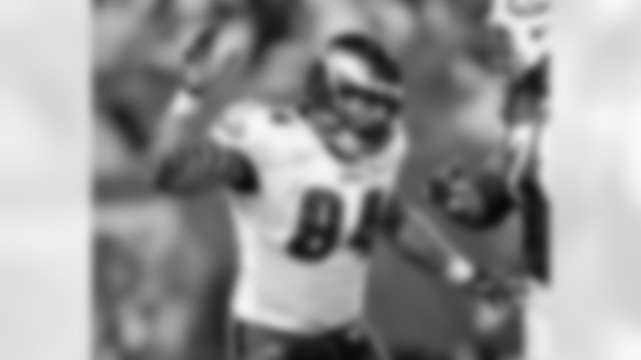 DE Jason Babin celebrates sack