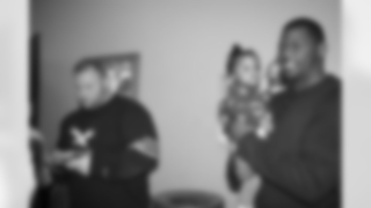 Eagles and Tony Luke visit Covenant House