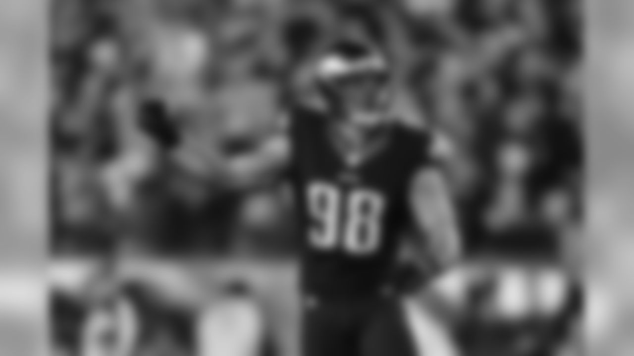 LB Connor Barwin