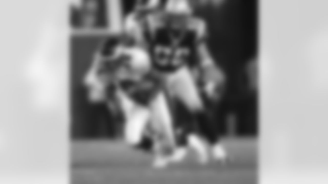 WR Greg Lewis with reception vs. Pats in preseason