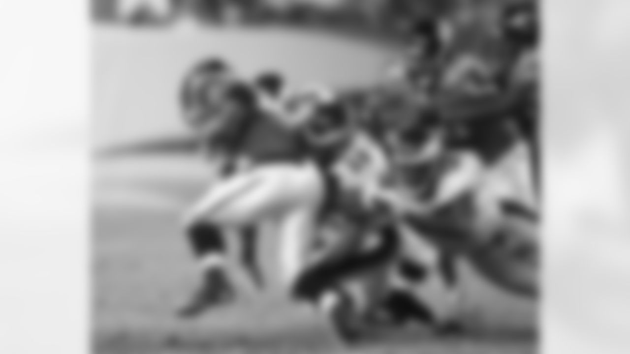 LB Matt Wilhelm in on the stop