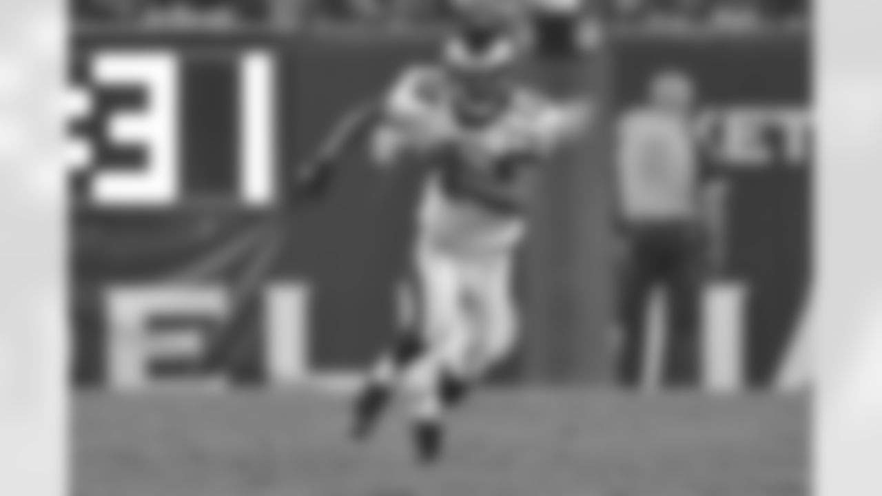 WR Damaris Johnson
