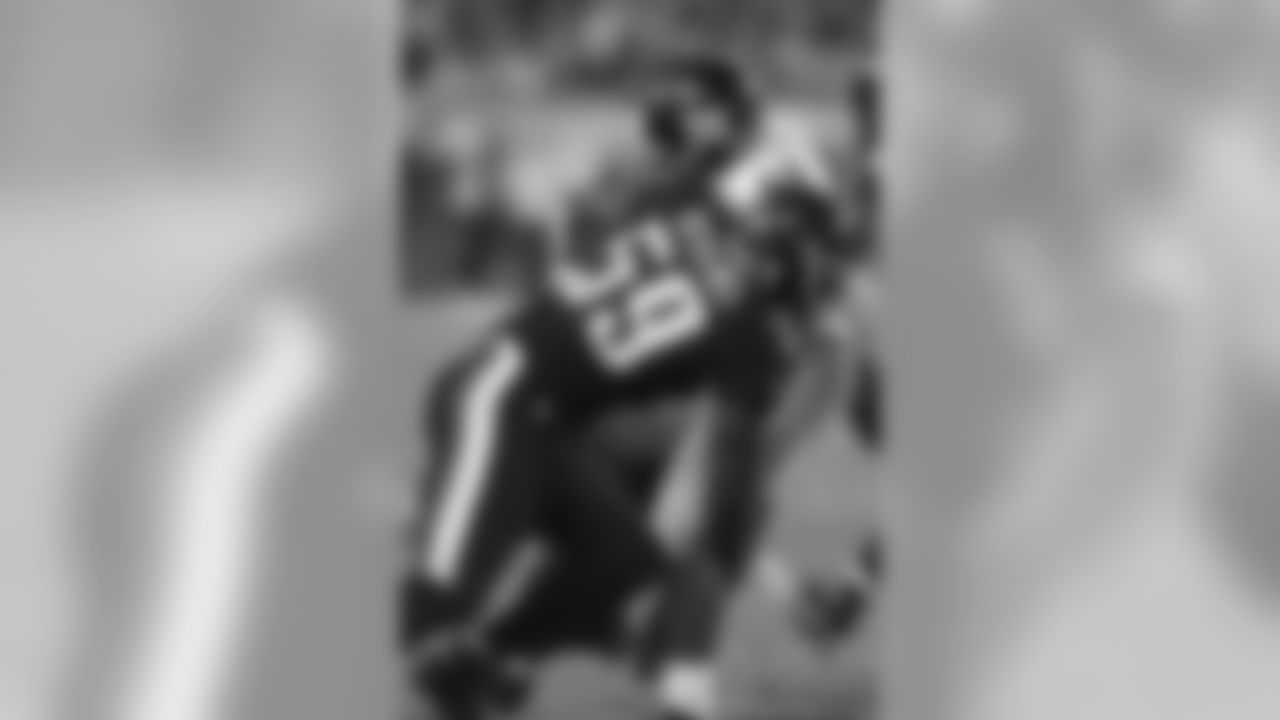 During his rookie campaign, Ryans led all rookies in tackles with 156 takedowns, adding 3.5 sacks, one interception and a forced fumble
